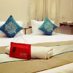 Oyo 946 Royce Studio Apartments