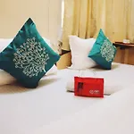 Oyo 946 Royce Studio Apartments
